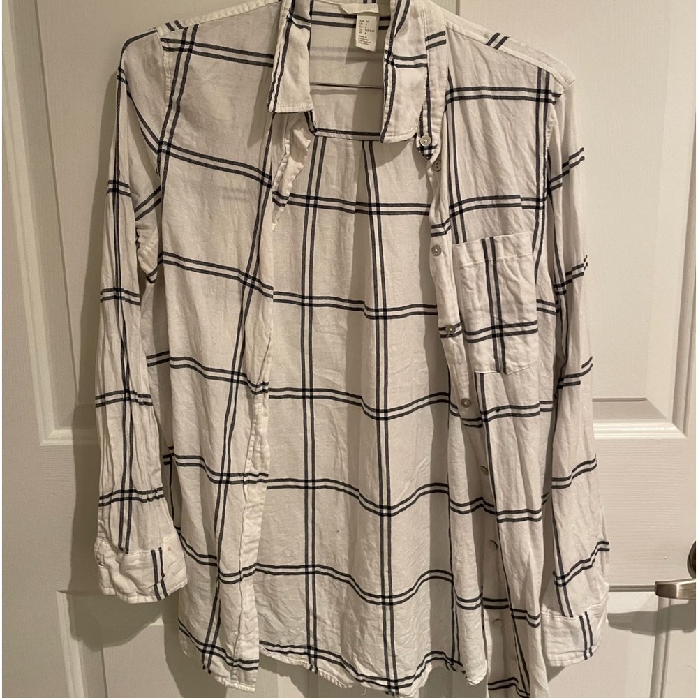 White and black plaid long sleeve button up